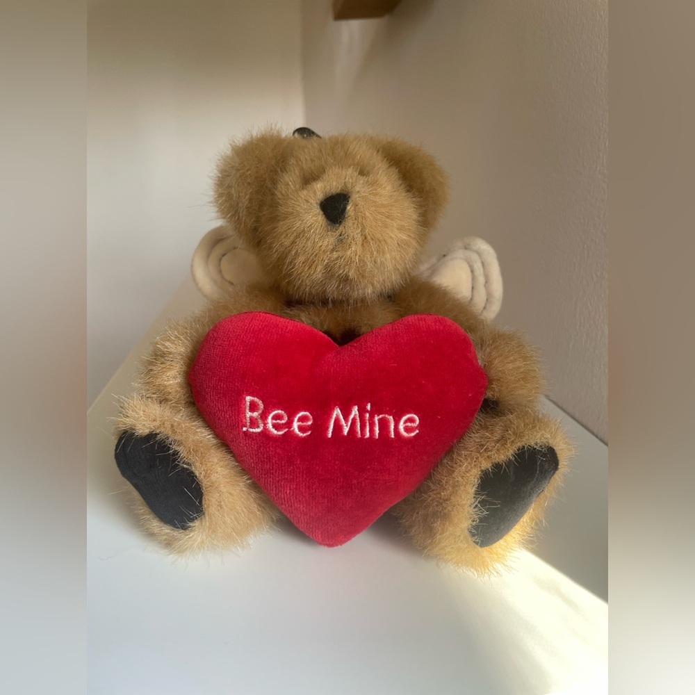 Boyds Bears Brown Plush Teddy Holding Red 'Bee Mine' Heart - Picture 2 of 10